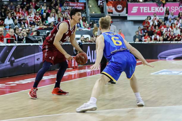 他们中场的 他们中场的