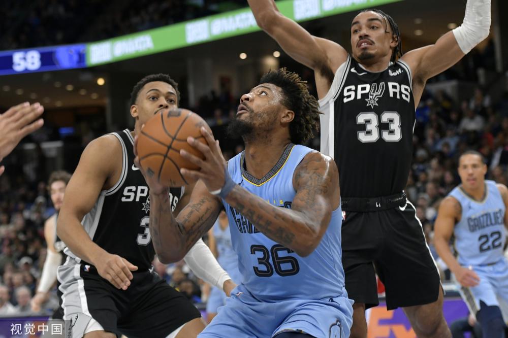 她积极调整 她积极调整